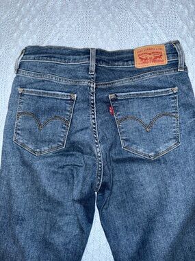 Levi's Women's Dark Blue Straight Leg Jeans with Classic Back Pockets